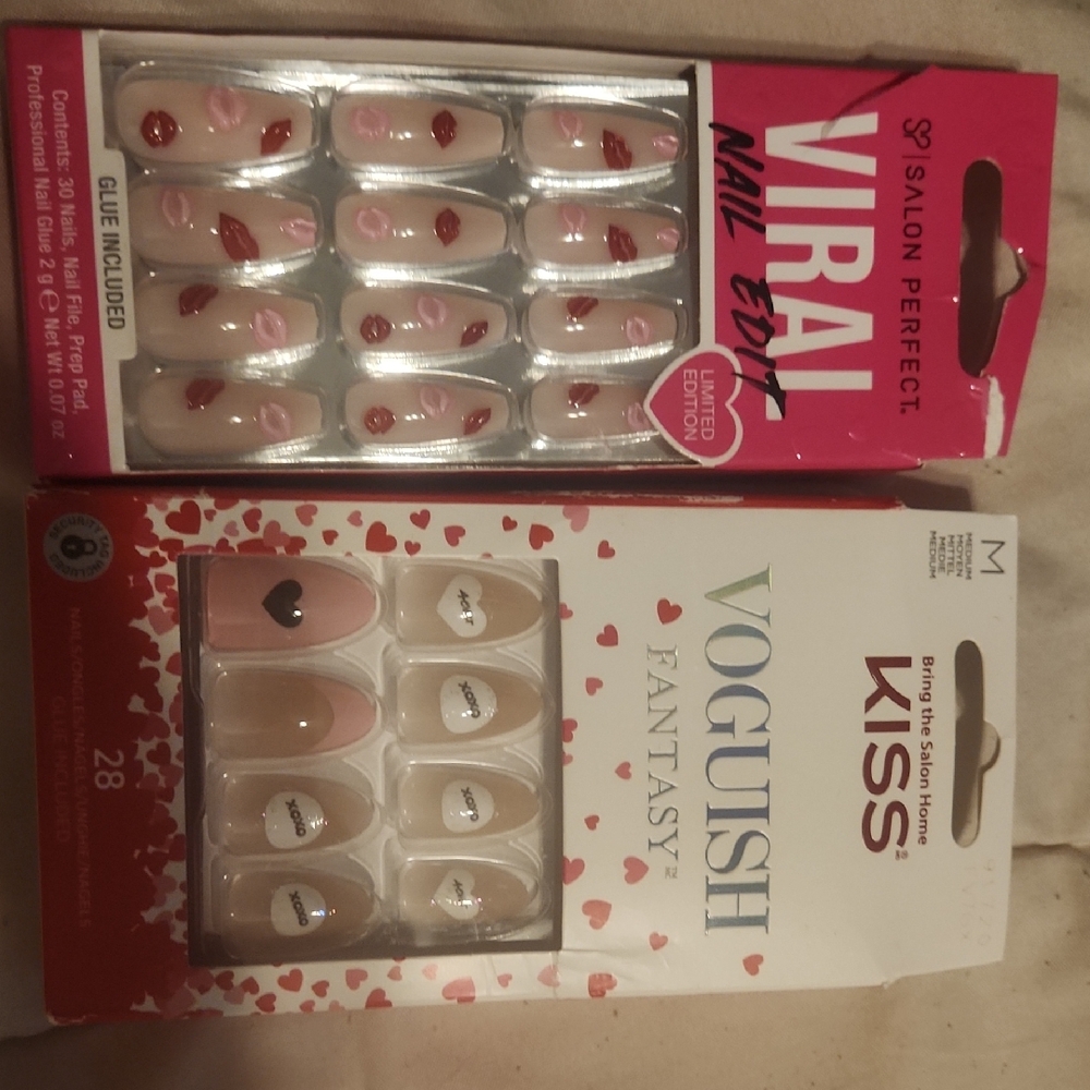 Kiss Voguish Fantasy Nails - Pink and Red